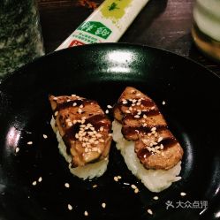 小川料理街道口店 芒果鵝肝手握，一口穿越武漢的日料新貴